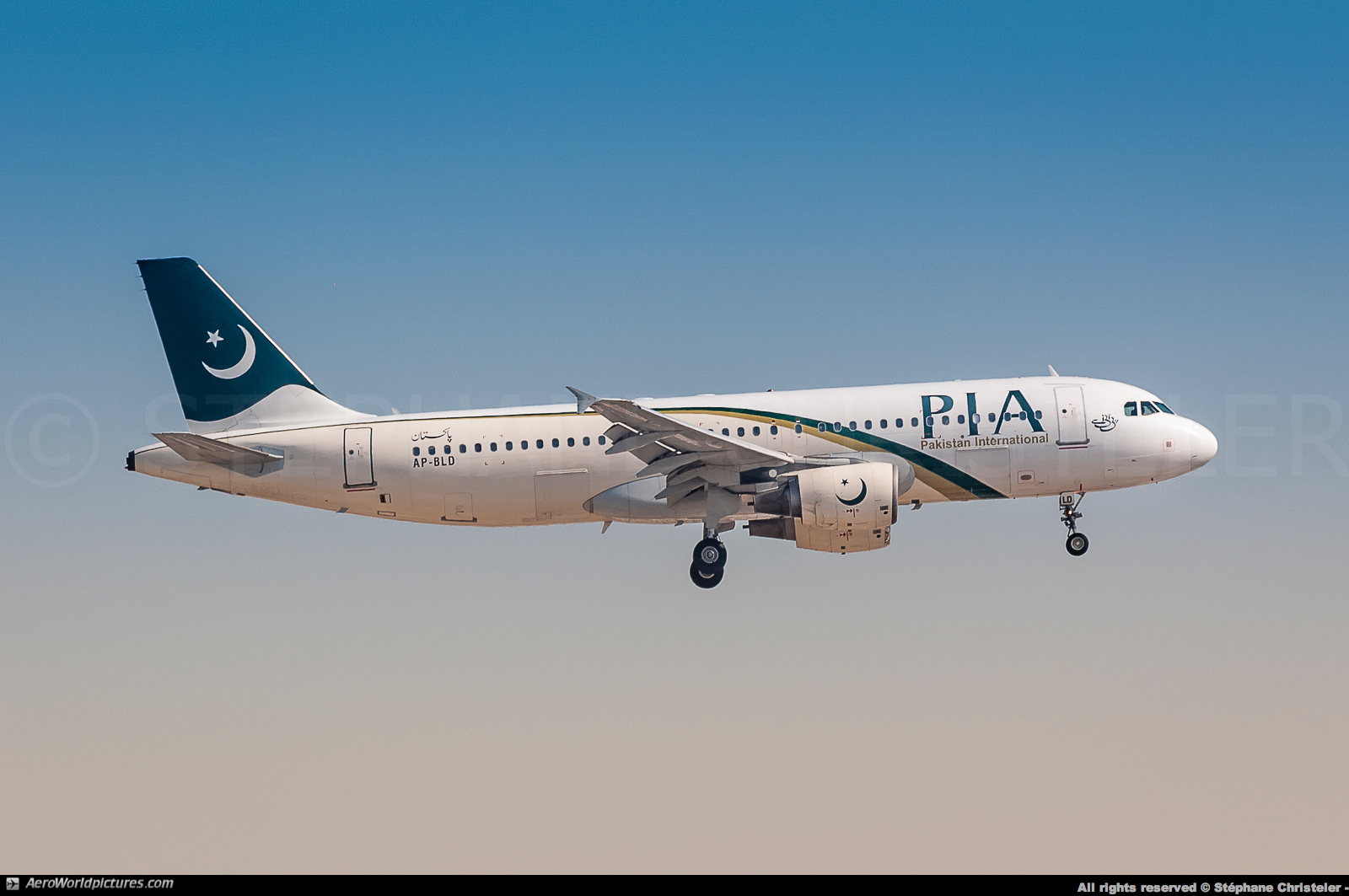 Airbus a320_PiaDelayed